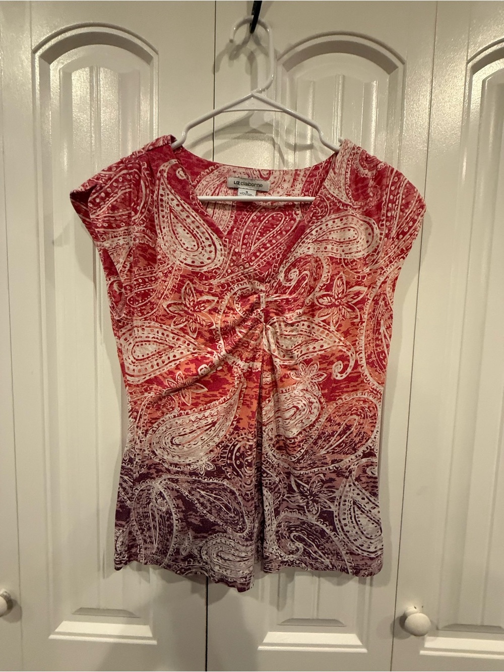 Liz Claiborne Red and Purple Paisley V-Neck Short Sleeve Top Size Medium